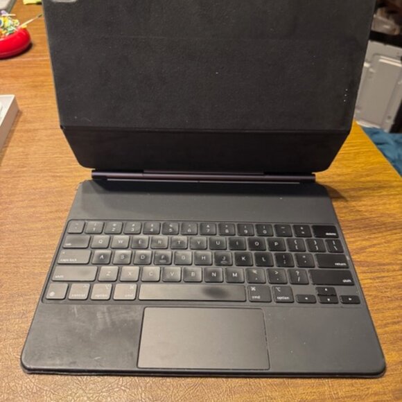 Apple Magic Keyboard for iPad Pro 12.9 inch with Dracool Apple Pencil insert - Picture 2 of 13